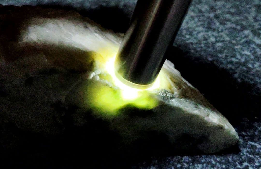 ★翡翠原石★糸魚川硬玉【小滝・切り出し・スライス394ｇ】