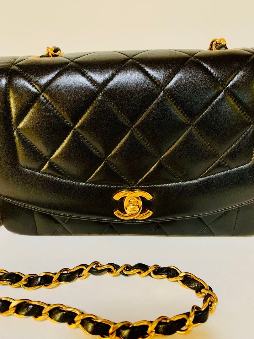 【極美品】CHANELシャネル マトラッセ ダイアナフラップ　ショルダーバッグ