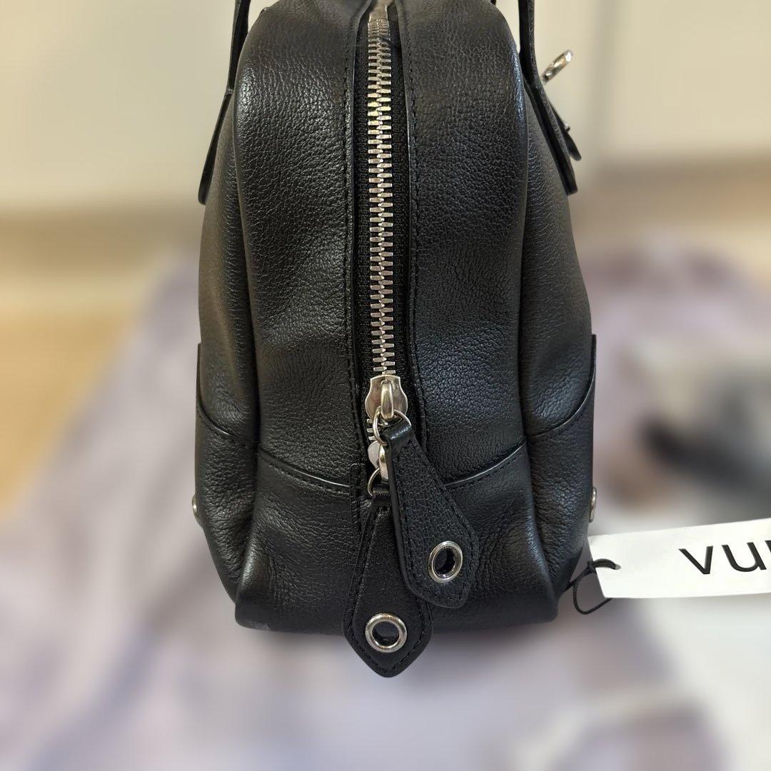 vunque ブラック ショルダーバッグ