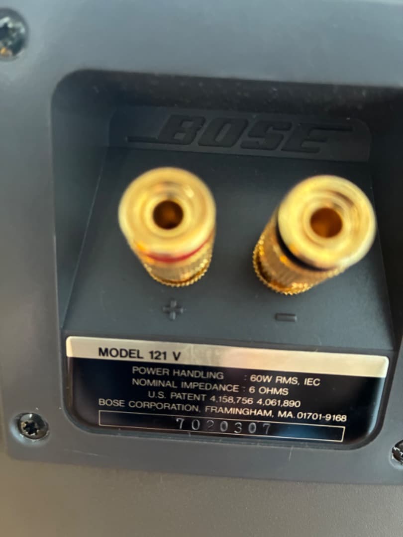 Bose スピーカー　MODEL 121V ２台セット　吊下げ金具付