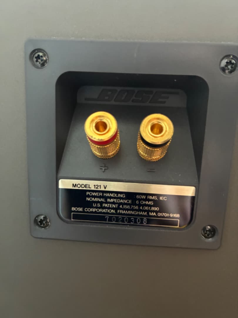 Bose スピーカー　MODEL 121V ２台セット　吊下げ金具付