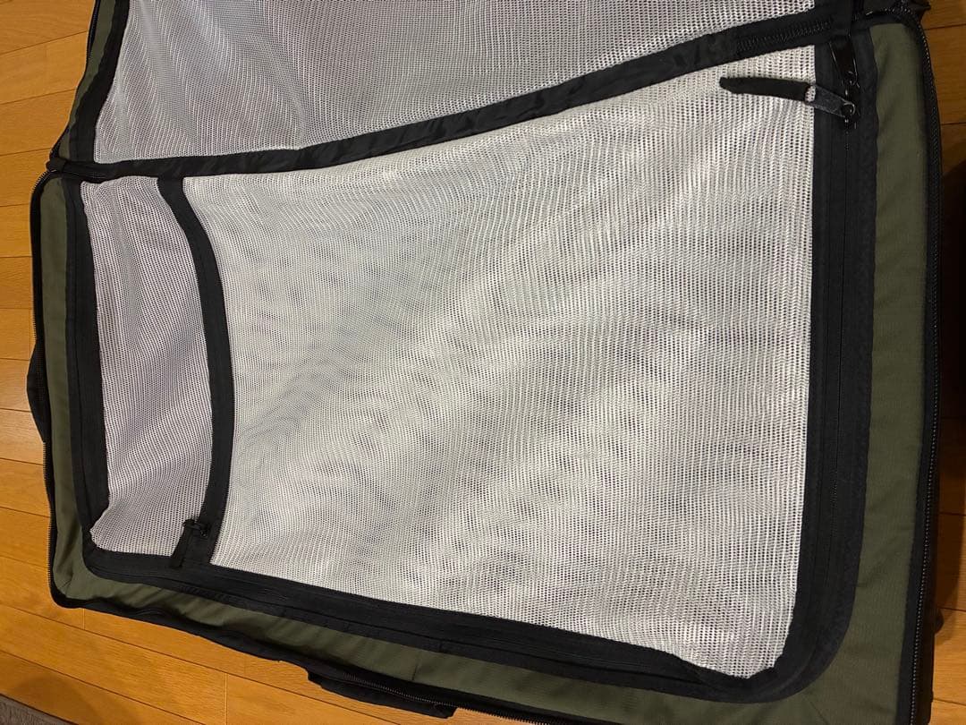 F2 スキー、スノーボード遠征用バッグ　ブラック・オリーブグリーン