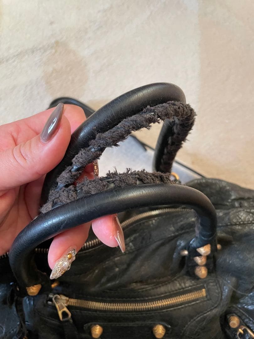 バレンシアガ ツィギー ジャイアント ゴールドスタッズ