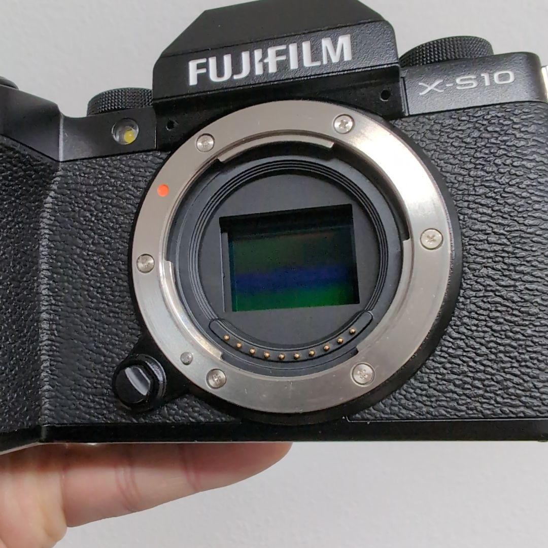 Fujifilm X-S10 ミラーレス一眼カメラ 本体と付属品