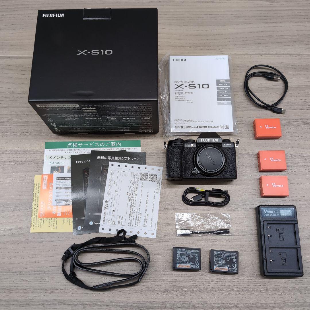 Fujifilm X-S10 ミラーレス一眼カメラ 本体と付属品