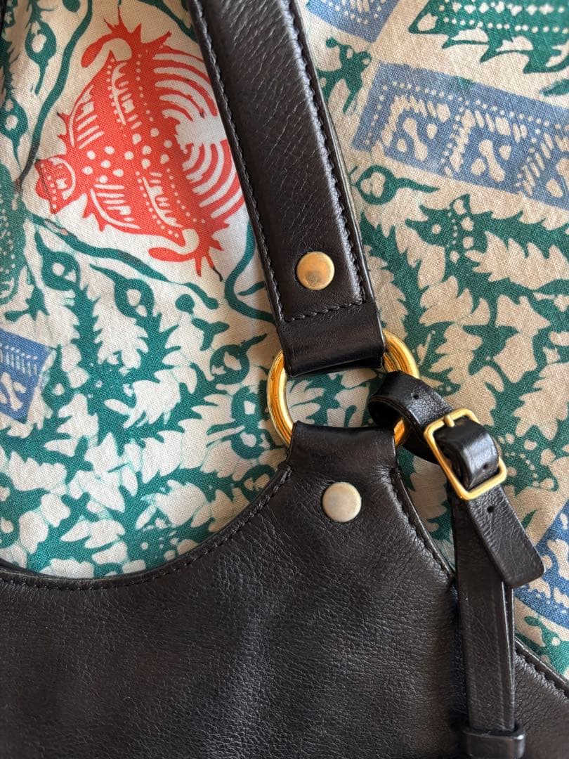 イヴ・サンローラン　ブラック　レザー　バック