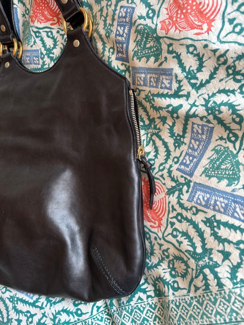 イヴ・サンローラン　ブラック　レザー　バック