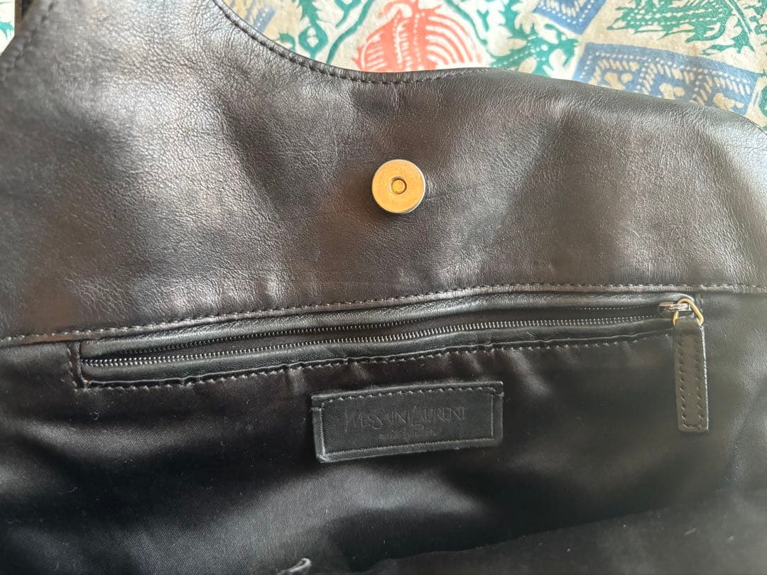 イヴ・サンローラン　ブラック　レザー　バック