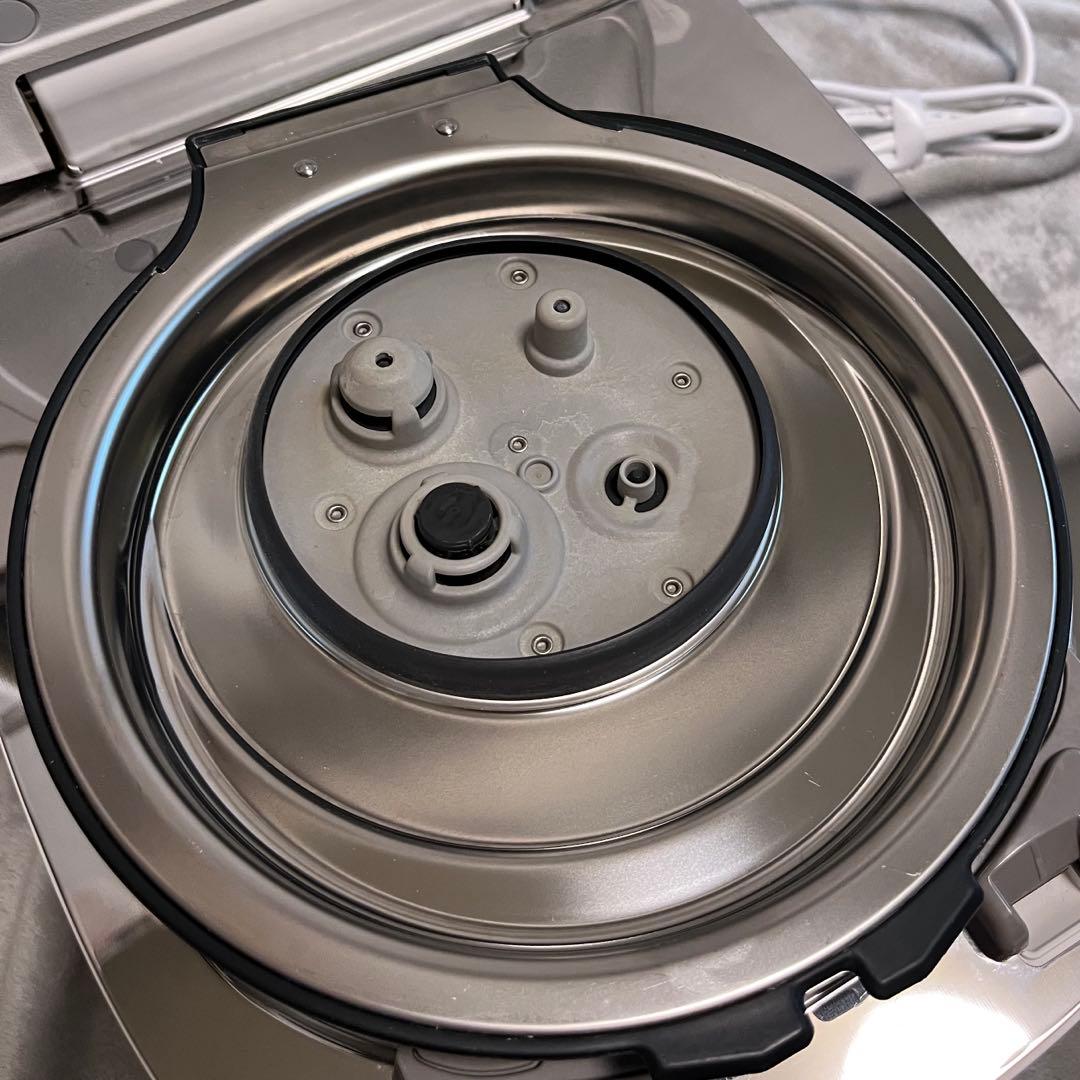 パナソニック 圧力IH 炊飯器 SR-M10B おどり炊き 白 5.5合中古