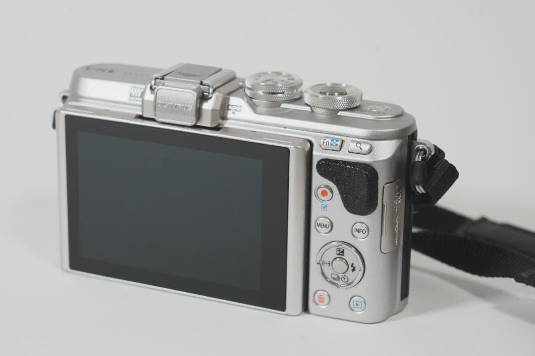 オリンパス PEN E-PL8 + ED 14-42 EZ +おまけ(SD込み)