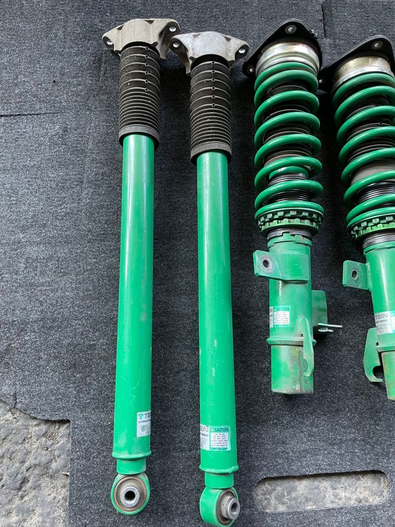 プレマシー　TEIN ネジ式車高調　　CWEFW CREW