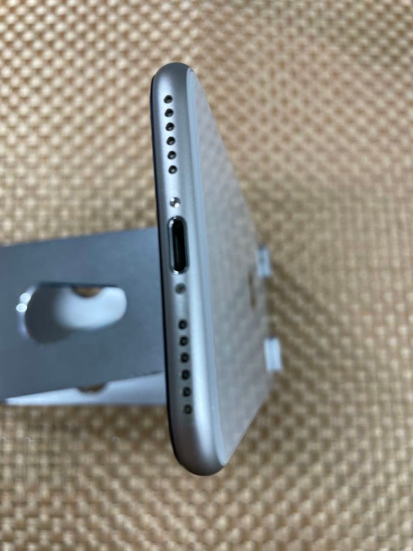 iPhone SE 第3世代 64 GB スターライトSIMフリー【2597】