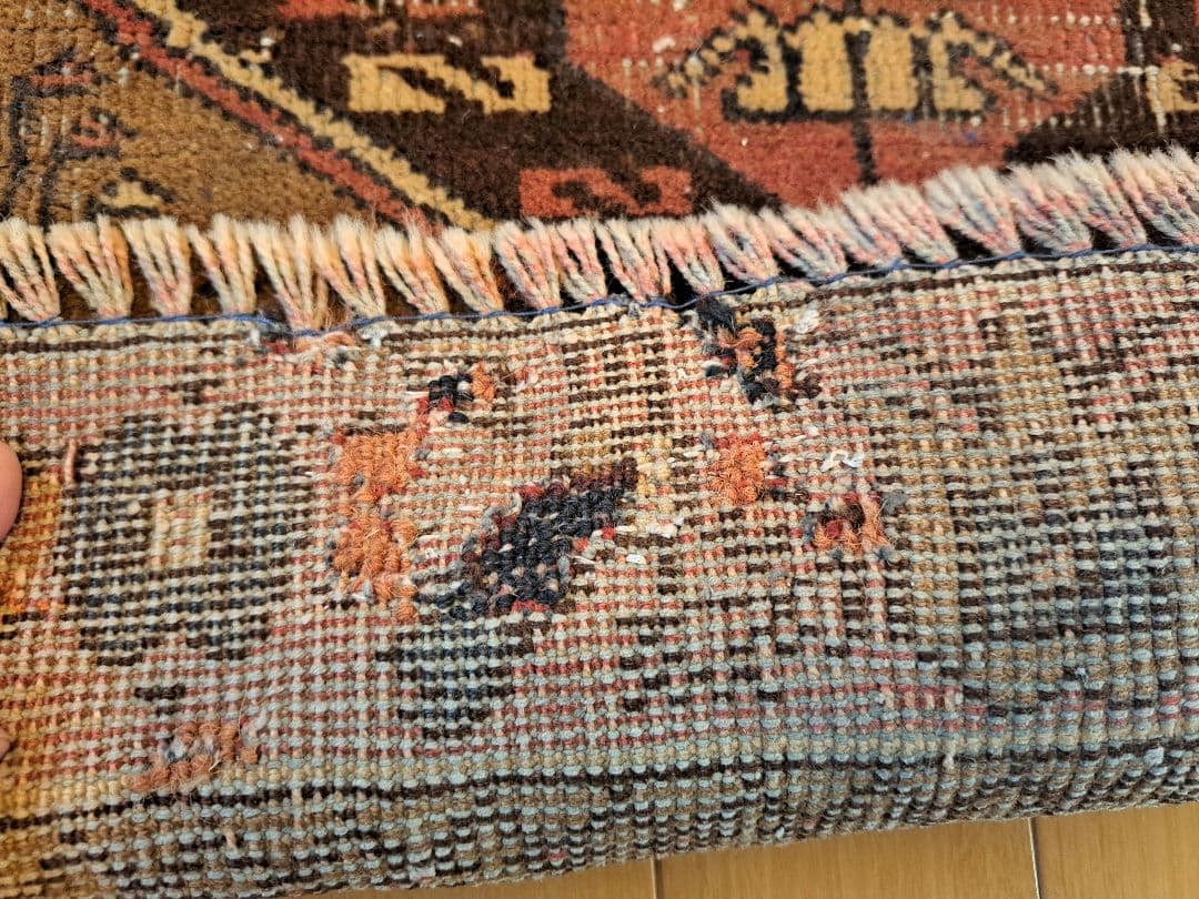 手織り絨毯　トライバルラグ　ヴィンテージラグ　ウール　カーペット　水差し