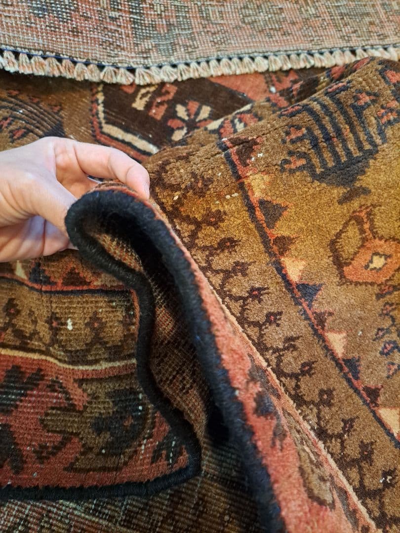 手織り絨毯　トライバルラグ　ヴィンテージラグ　ウール　カーペット　水差し