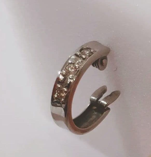 【片側のみ】Pt.900 （刻印あり）フープピアス　メレダイヤ付き