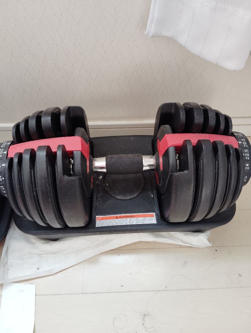 可変式ダンベル 最大25kg 黒と赤