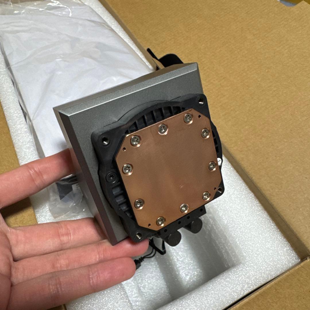 K*3様 LT240 ARGB 簡易水冷CPUクーラー　美品　シミオシグリス付き