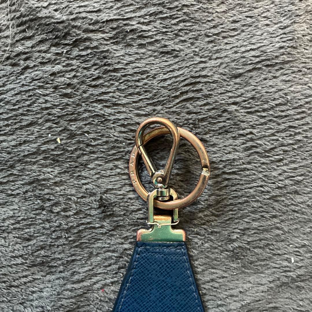 プラダ　キーホルダー　ストラップ　キーリング　0712