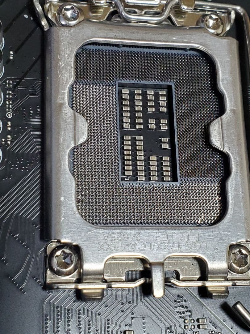 i7-13700KF コルセアメモリ16gb×４ msi z790-p