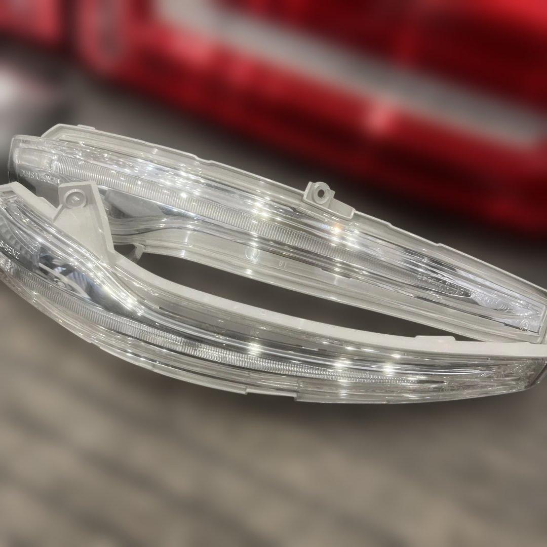 早い者勝ち‼️946 Mercedes-Benz ランプセット