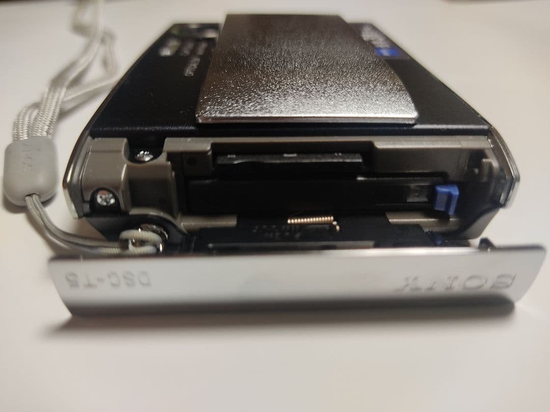 SONY DSC-T5 メモリとカメラケースのおまけ付き