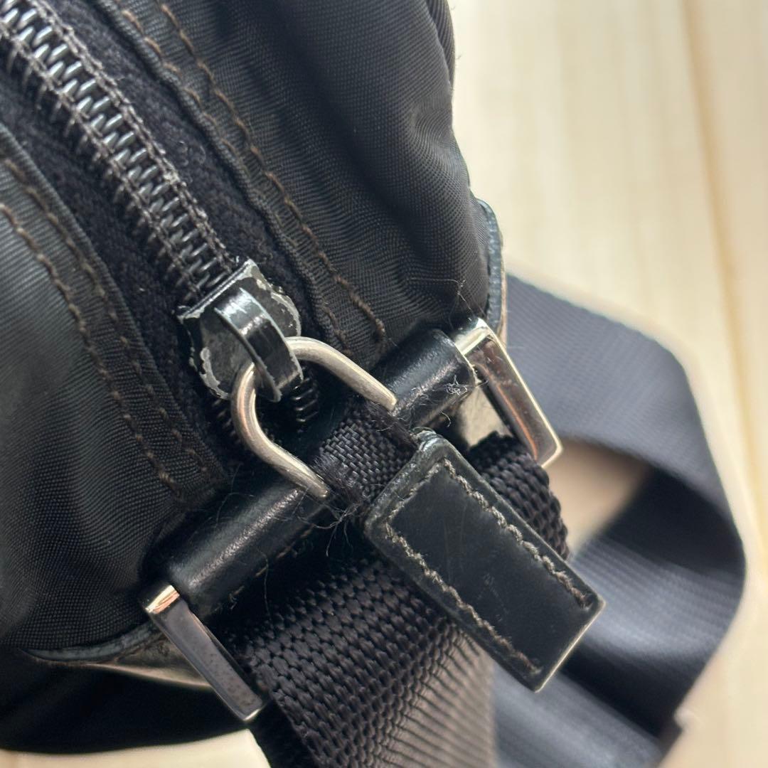 PRADA プラダ ナイロン ロゴプレート 三角プレート ショルダーバッグ