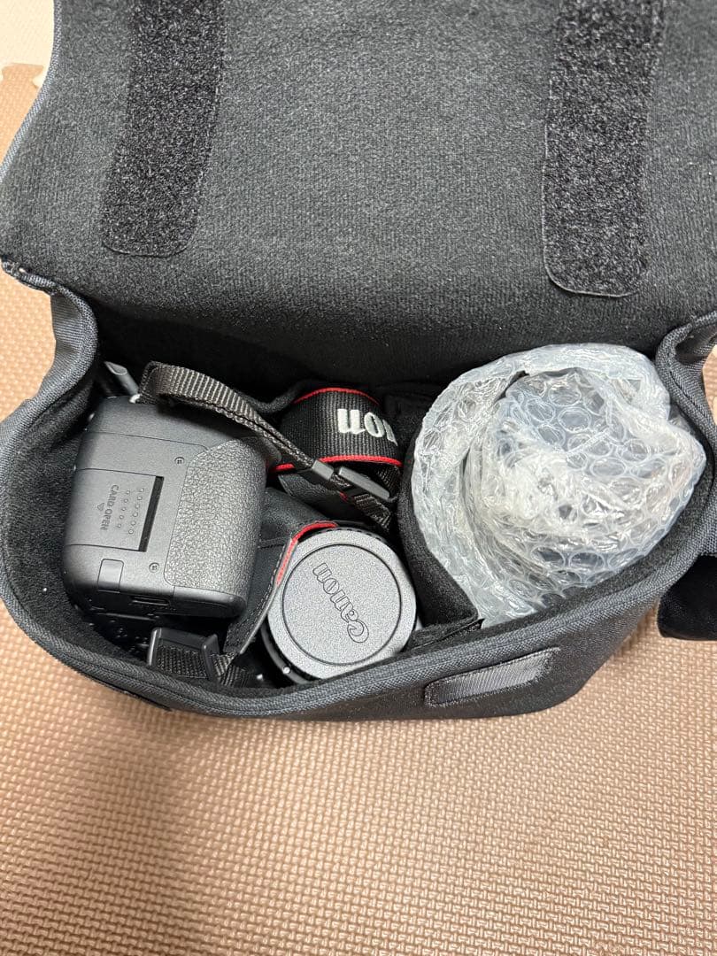 Canon EOS KISS X9iダブルレンズセット（ケース付き）