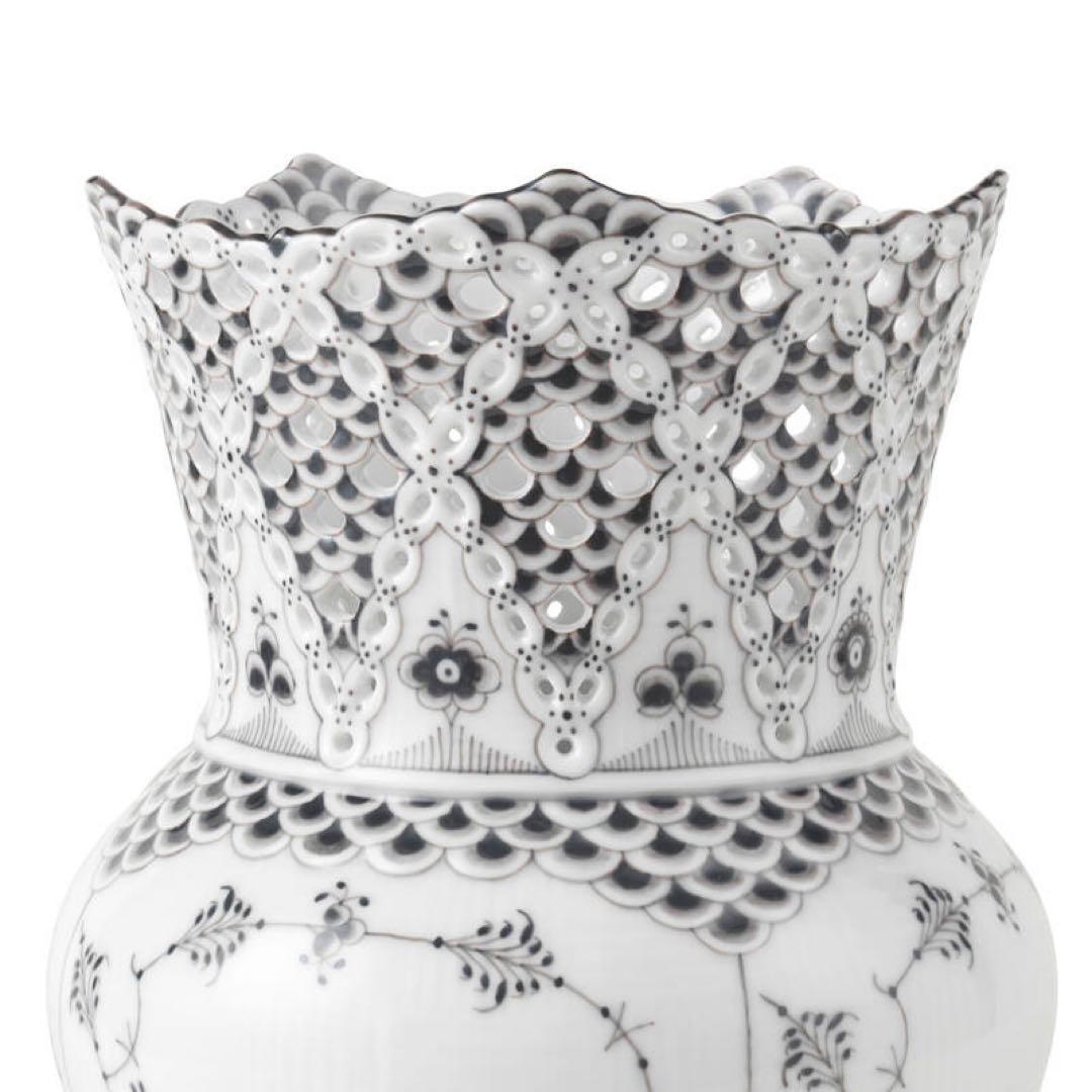 新品 廃盤ロイヤルコペンハーゲン ブラックフルーテッド ハーフレース ベース花瓶