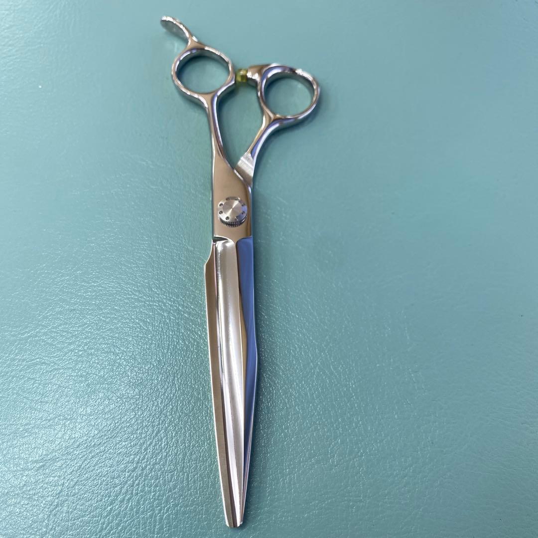 さくさく切れ味抜群６,７５インチ剣刃シザー　新品　理美容専用はさみ　切れ味抜群！