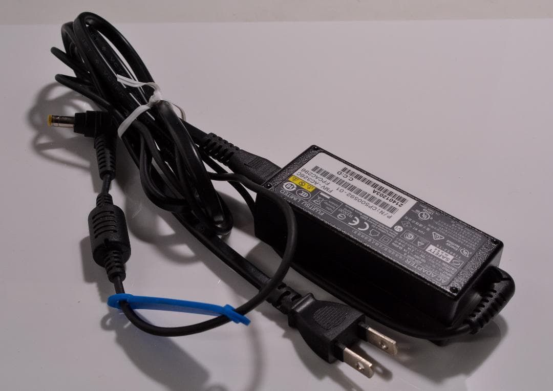 富士通 FMV LIFEBOOK UH95/F1 超軽量【中古】