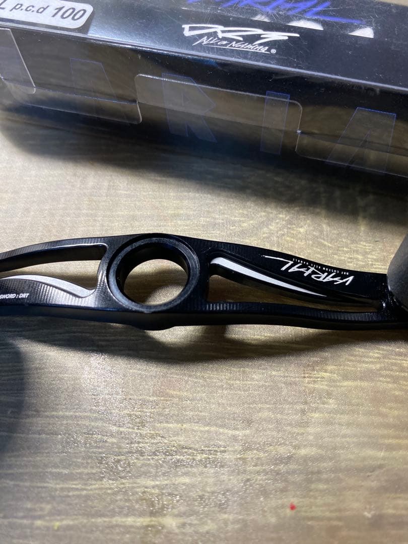 DRT バリアルハンドル100 ブラック　シマノ右ナット付き