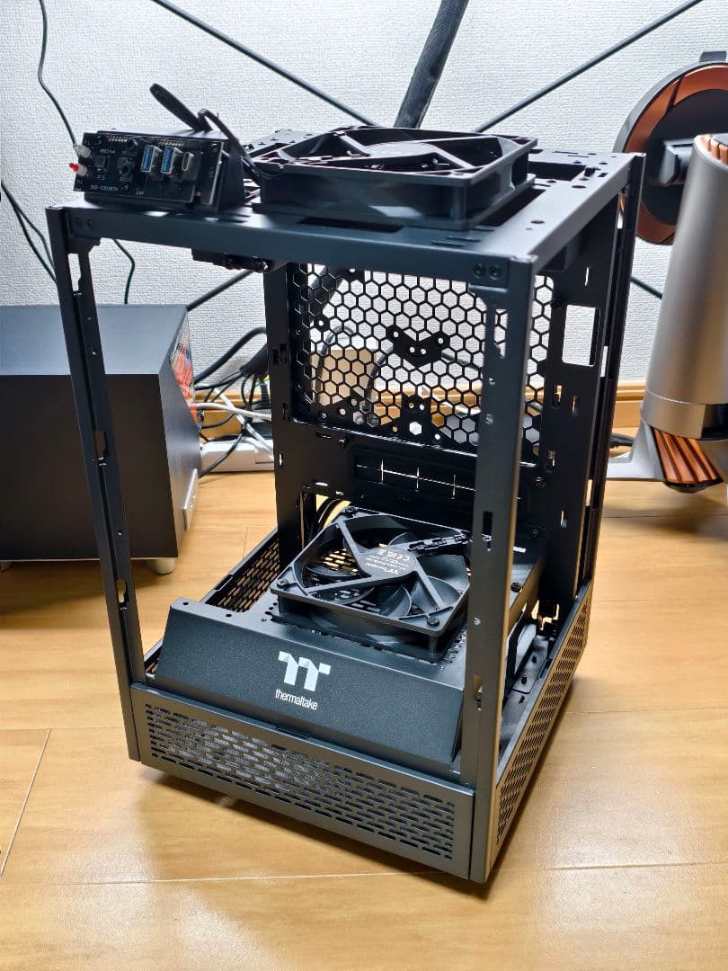 Thermaltake The Tower 100 mini-ITXケース