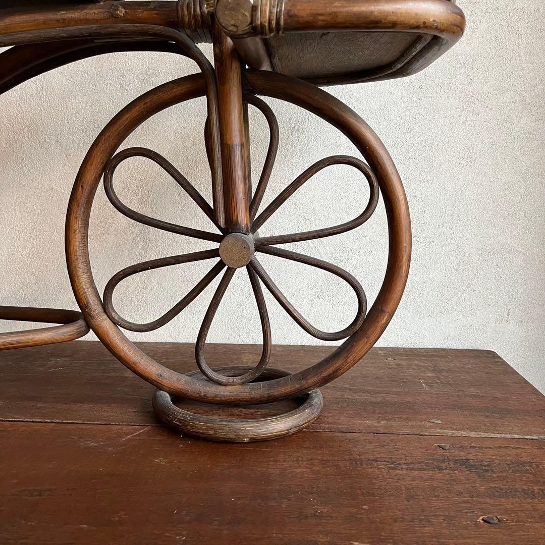 ラタンでできた三輪車　店舗什器 置物