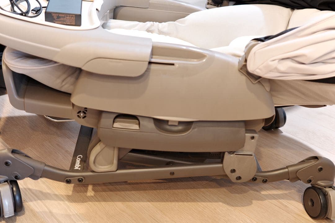 【ほぼ新品】コンビ ホワイトレーベル ネムリラ コードレス