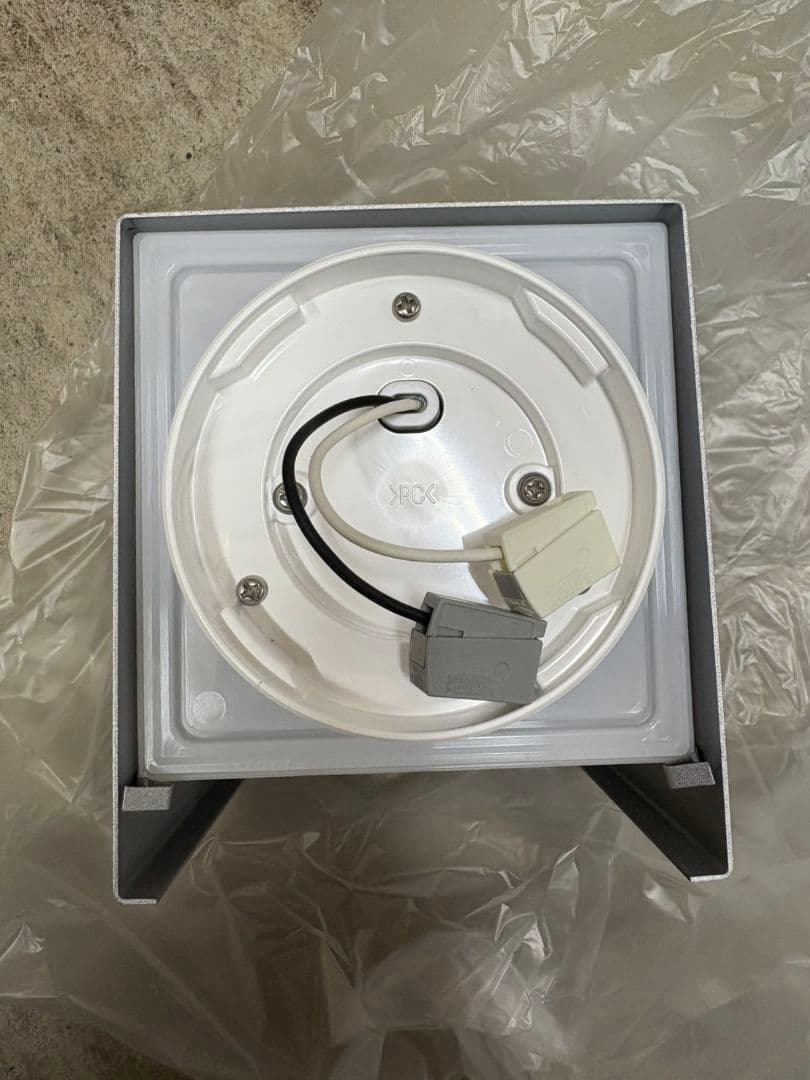 OG254381R ホワイトプラグ式照明　電球色　在庫４台