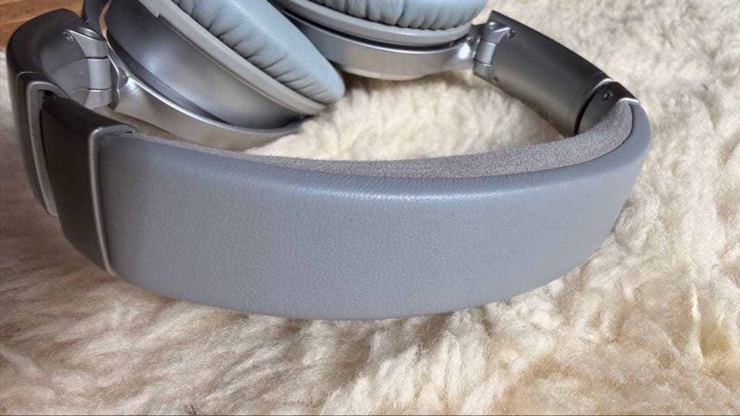 Bose ワイヤレスヘッドホン シルバー QC35 ノイキャン