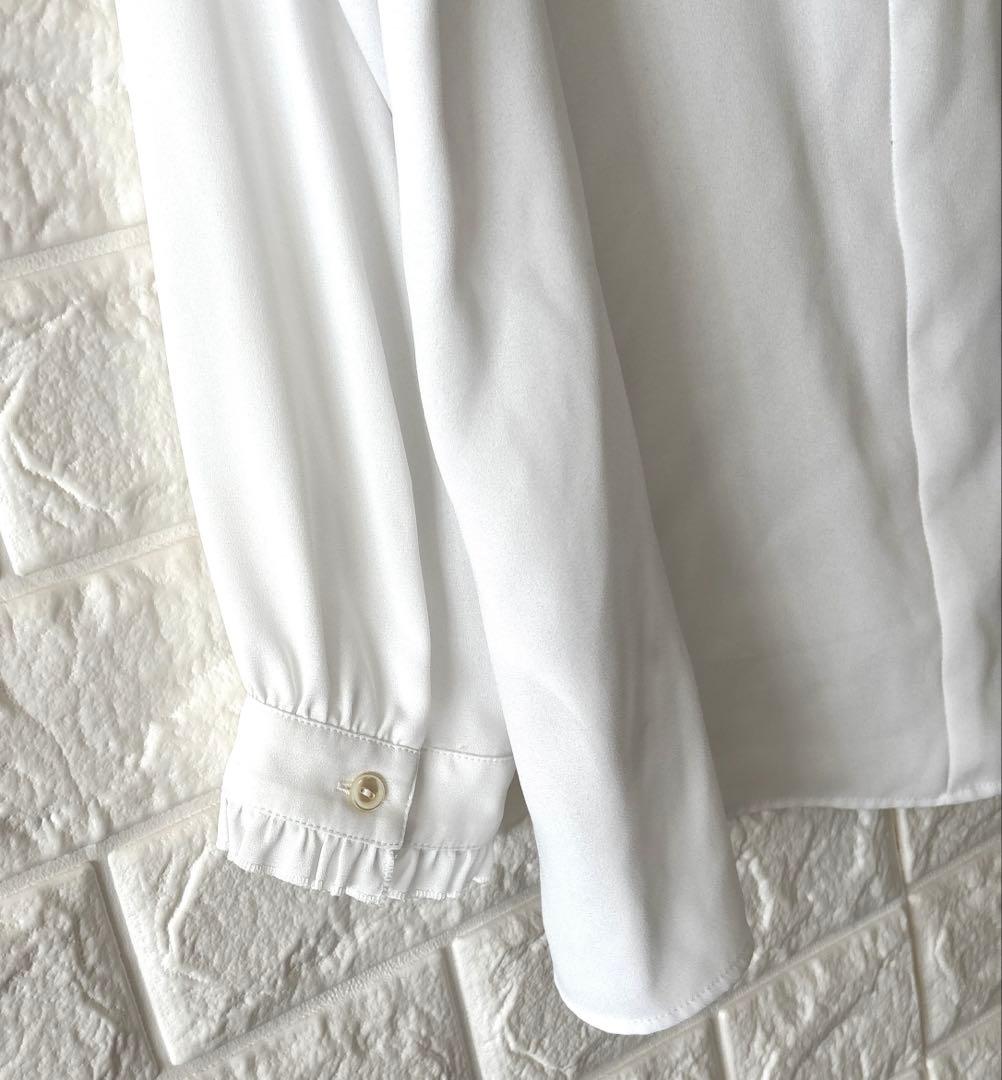 2025年２月購入　23区バックサテンアムンゼン スタンドフリル ブラウス　38