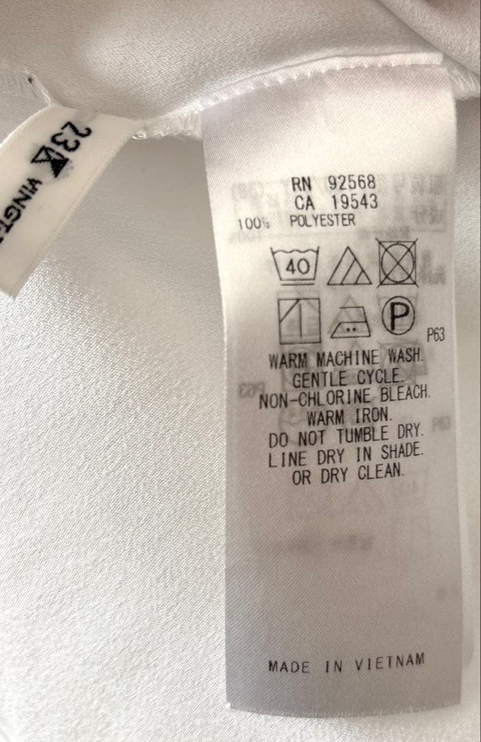 2025年２月購入　23区バックサテンアムンゼン スタンドフリル ブラウス　38