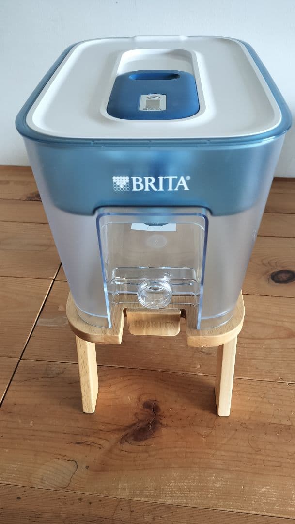 ブリタ　タンク型浄水器+純正台座セット　カートリッジ1個付き