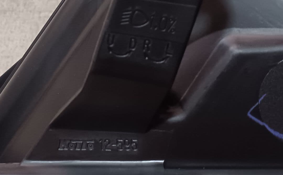 NZE164カローラアクシオ左ベットライト