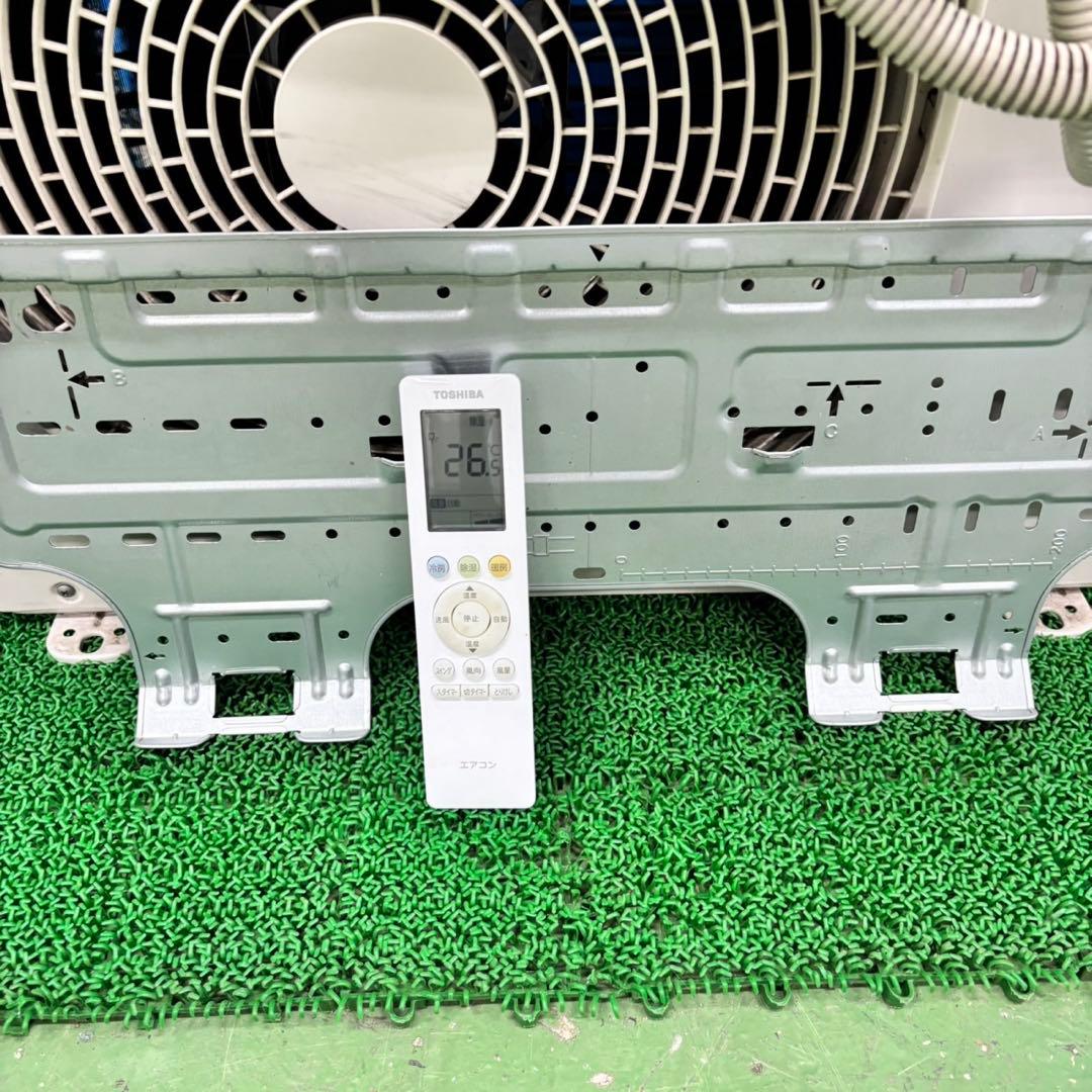 642 ルームエアコン　2022年製　容量2.2kw 6畳〜8畳向け　美品