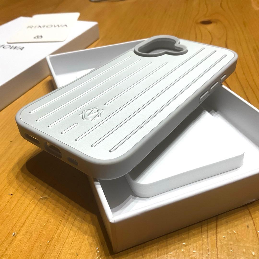 未使用　rimowa iPhone 16 携帯ケース