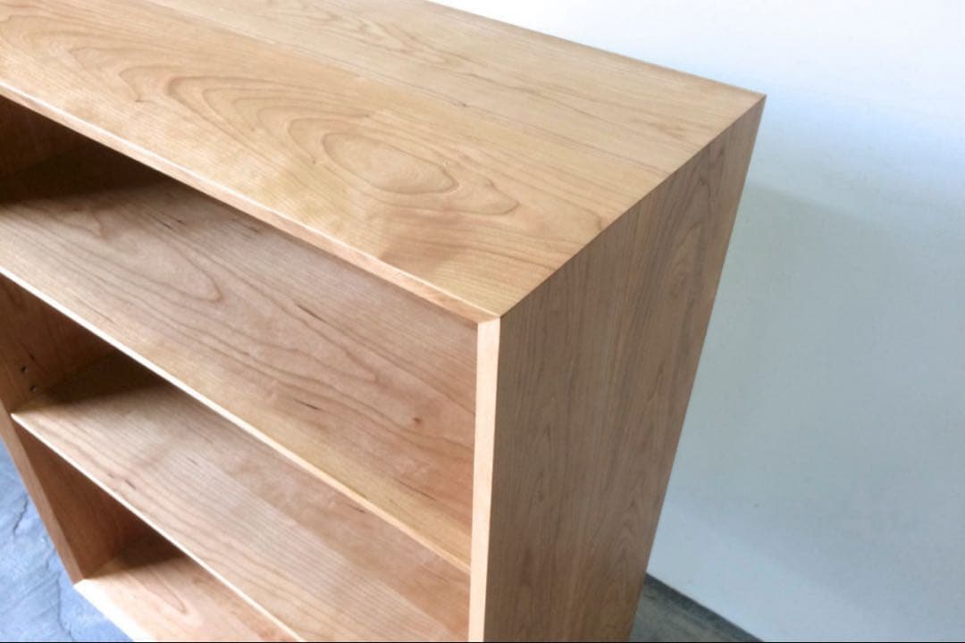 チェリー材　本棚　飾り棚　脚付ブックシェルフ　ミッドセンチュリー