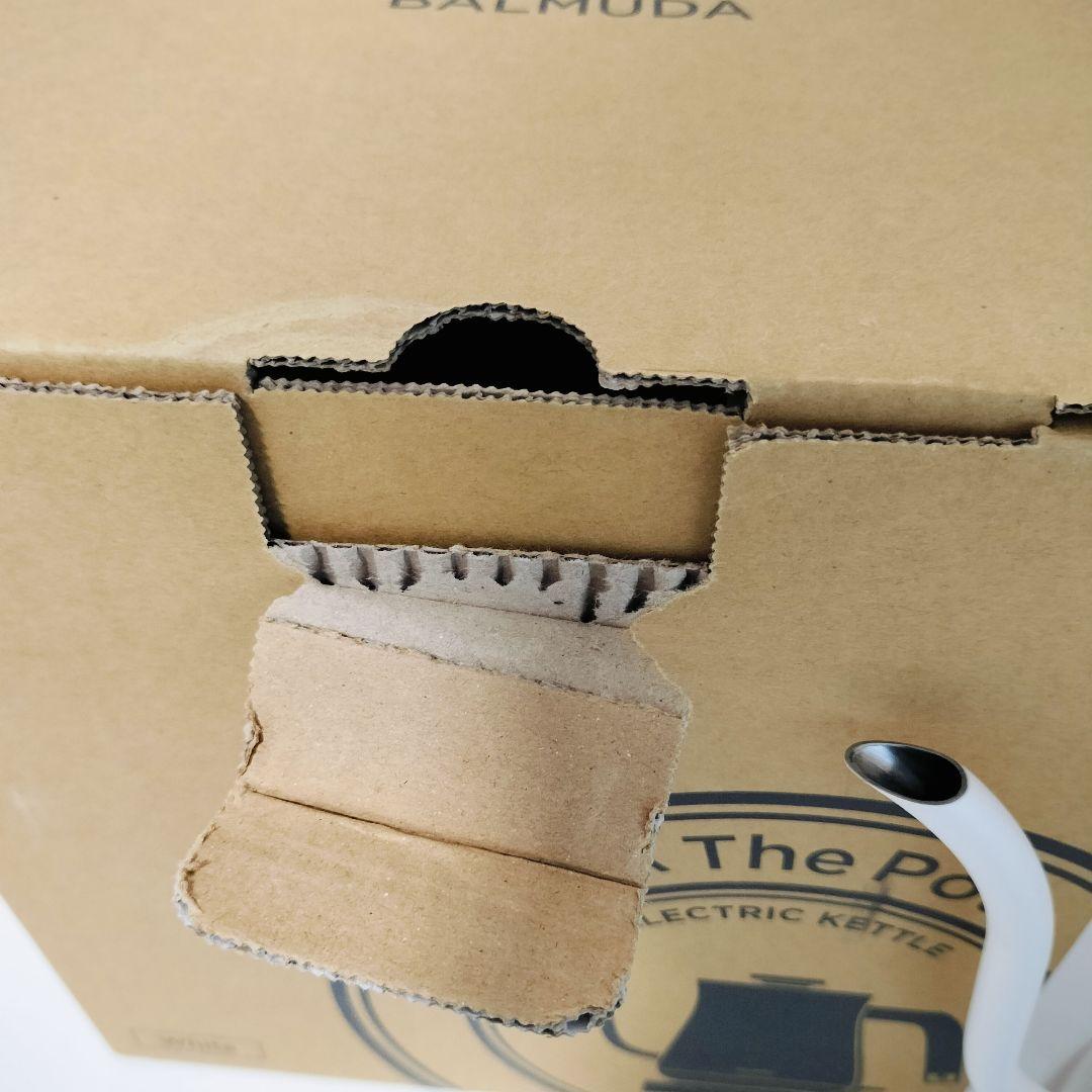 【中古美品】バルミューダ　電気ケトル　ホワイト　1110