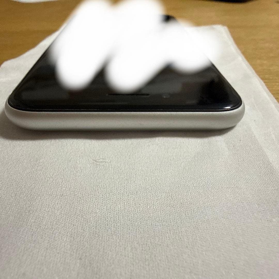 美品　iPhone SE 2世代　64GB