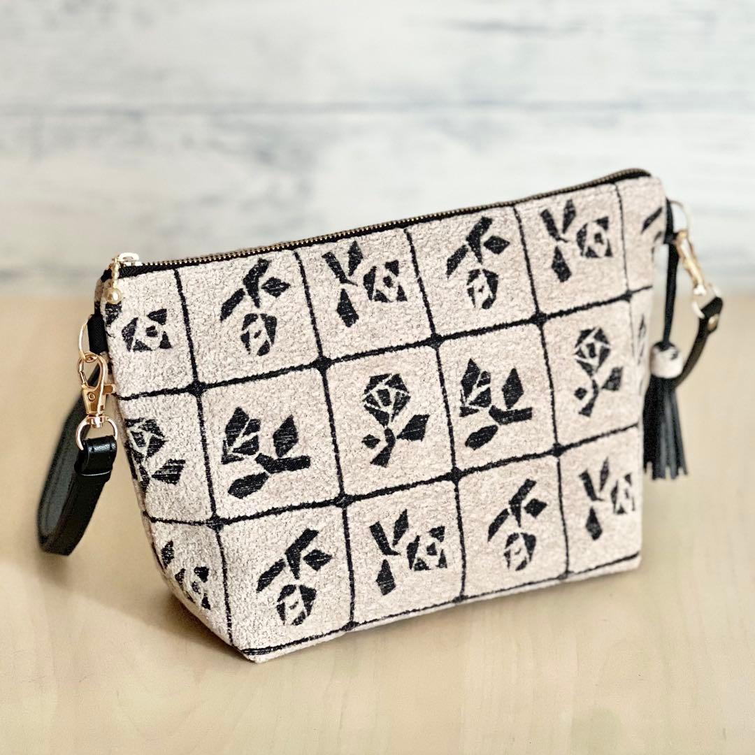 Lulu small beigeショルダーバッグMB510-091