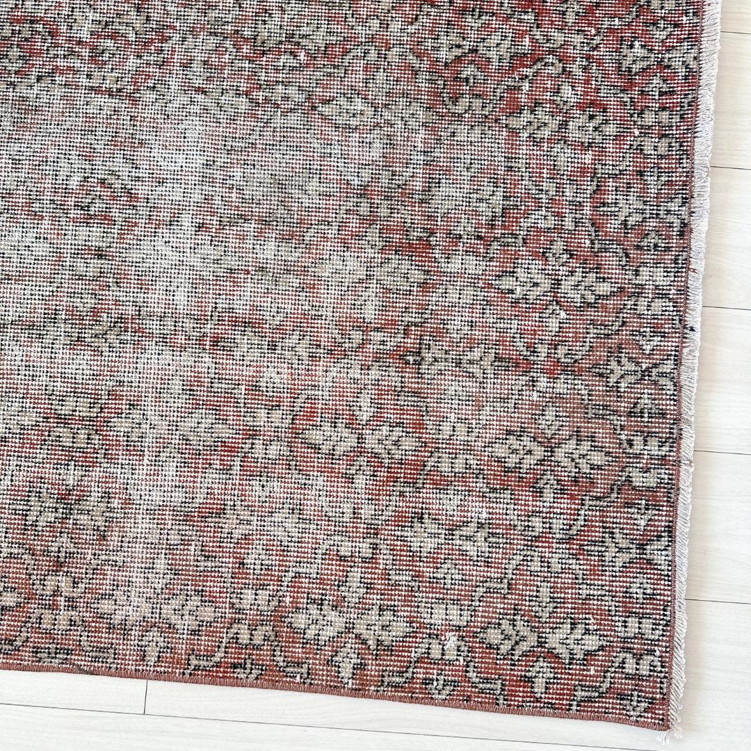 トルコ ヴィンテージラグ A129 レア 紋章 ブリックブラウン グレージュ