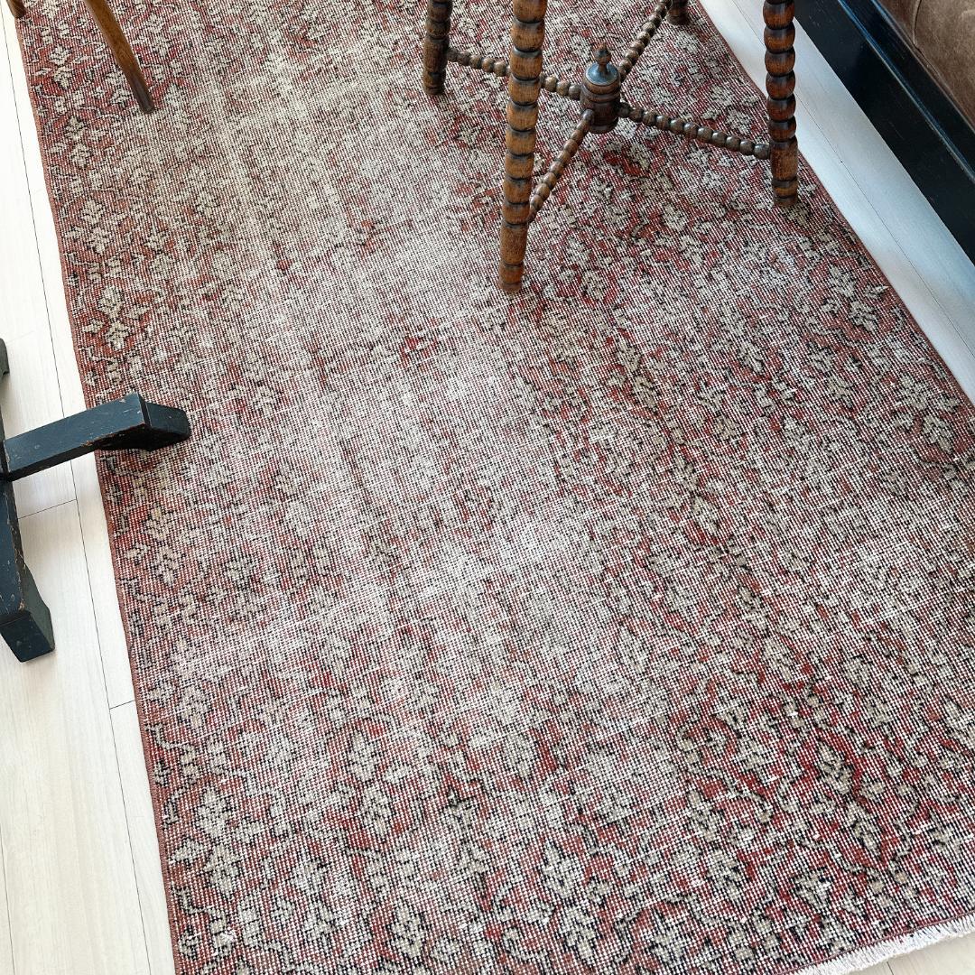 トルコ ヴィンテージラグ A129 レア 紋章 ブリックブラウン グレージュ