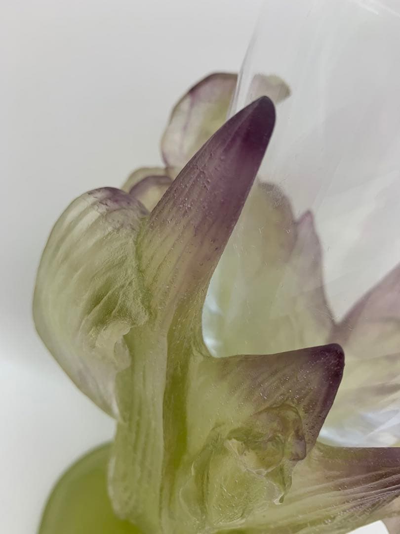 ドームナンシー　ガラス製花瓶 透明・緑・紫 花のデザイン