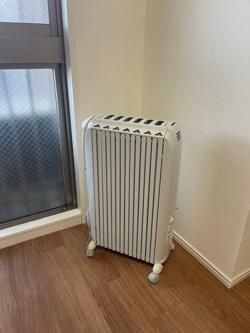 デロンギ　オイルヒーター　D071249EFS